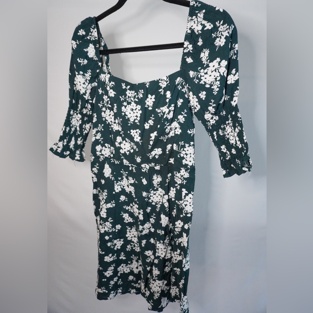 Francesca's Collections Green Bodycon Dress with Puff Sleeves and Square Neck
